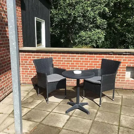 Ro I Skoven - Men Taet Pa Byen Varde