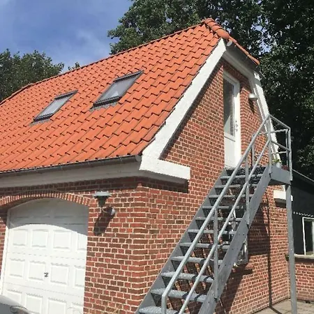 Ro I Skoven - Men Taet Pa Byen * Varde