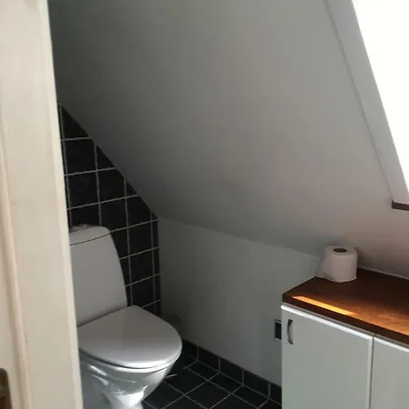 Ro I Skoven - Men Taet Pa Byen * Varde