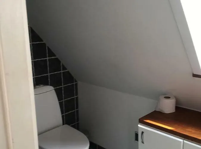 Ro I Skoven - Men Taet Pa Byen * Варде